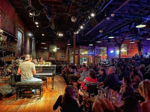 shout house dueling pianos san diego