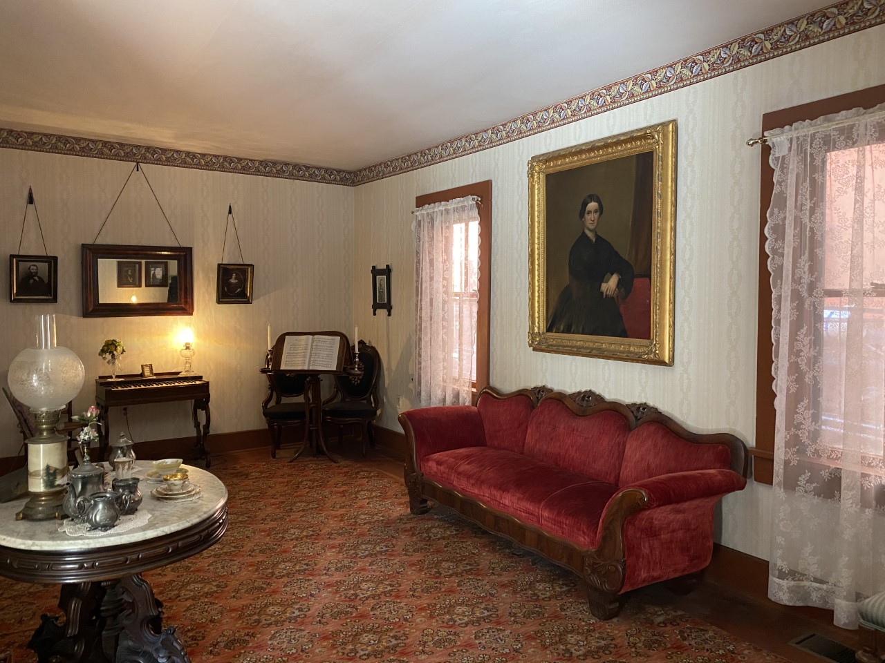 Gaslamp Museum Parlor room The Shout! House live entertainment in 4th avenue in Gaslamp Quarter